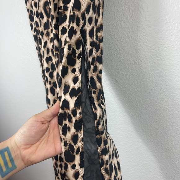 Victoria's Secret Incredible Essential Lace Up Legging Leopard Brown Medium 8 - Picture 5 of 11